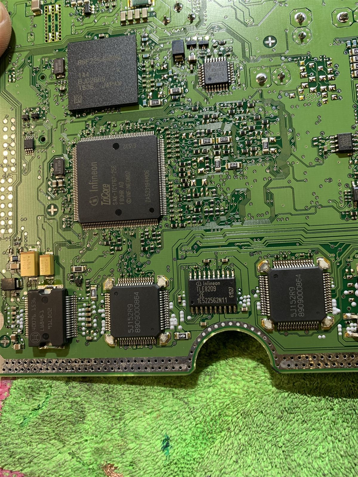 The Bosch MEDG17.9.8 circuit board out of its case, showing the Infineon TriCore processor and the surrounding driver chips